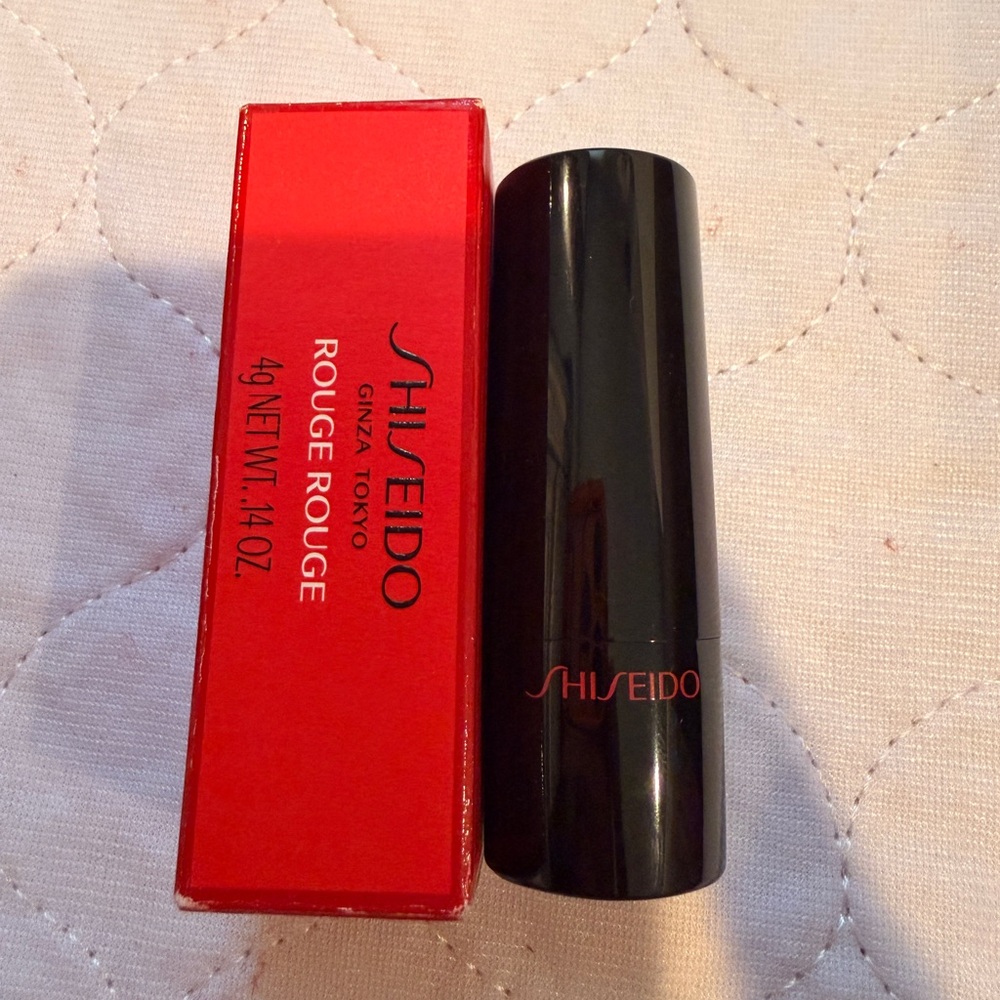Shiseido Murrey RD305 Lipstick in Brown.